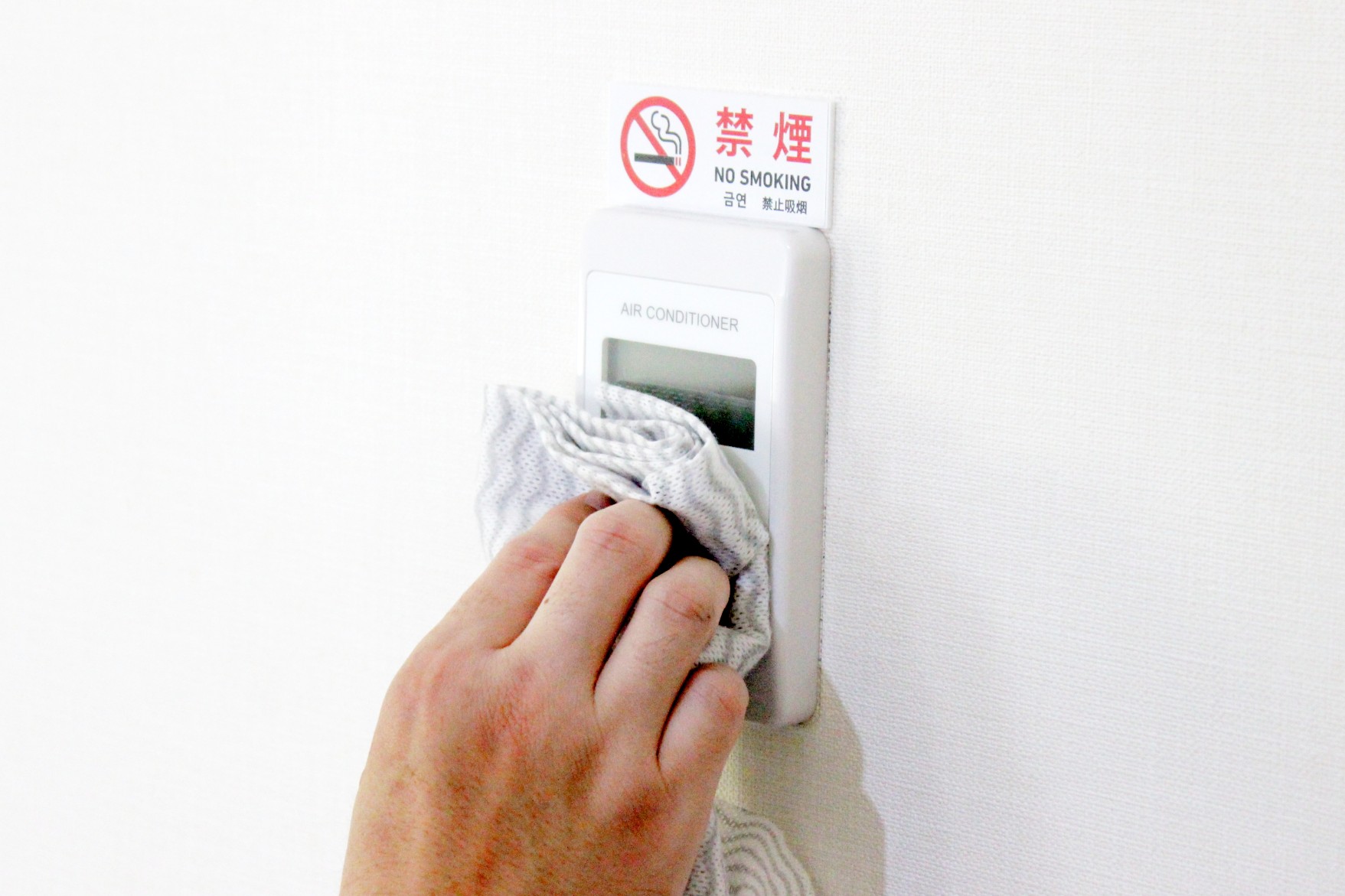 客室の除菌清掃“スイッチ類”